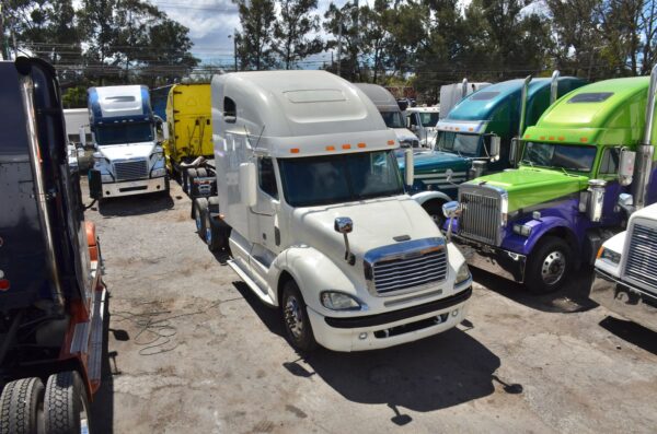Freightliner Columbia 120 - Image 3