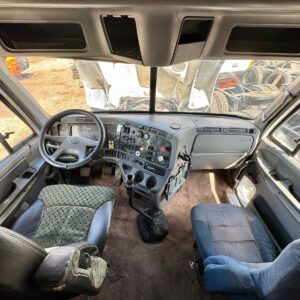 Freightliner Columbia 120 - Image 7