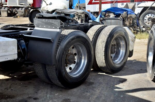 Freightliner Columbia 120 - Image 6