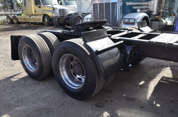Freightliner Columbia 120 - Image 2