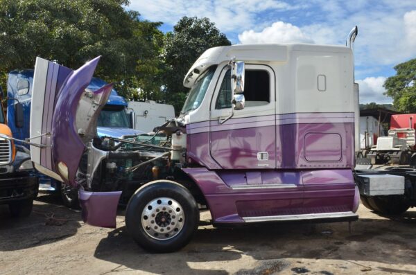 Freightliner Columbia 120 - Image 4