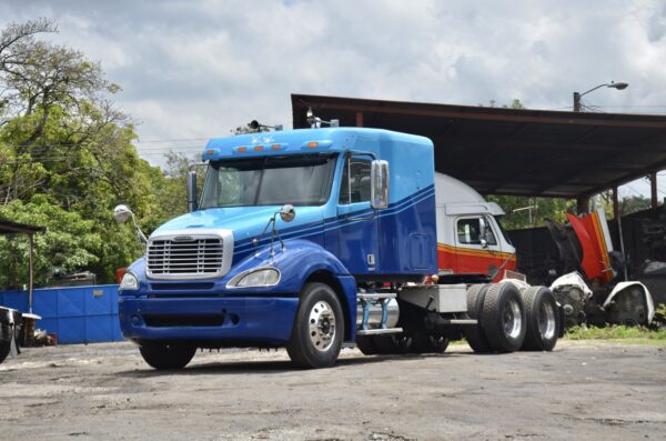 Freightliner Columbia 120 - Image 3