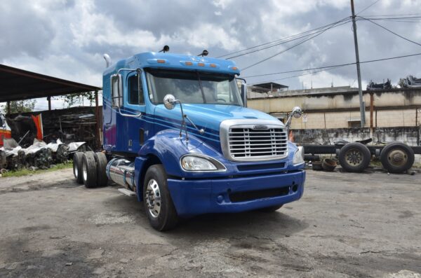 Freightliner Columbia 120 - Image 19