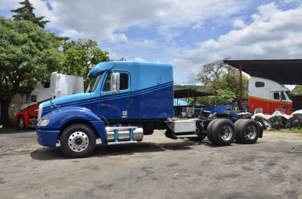 Freightliner Columbia 120 - Image 9