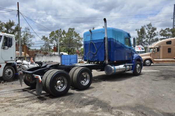 Freightliner Columbia 120 - Image 16