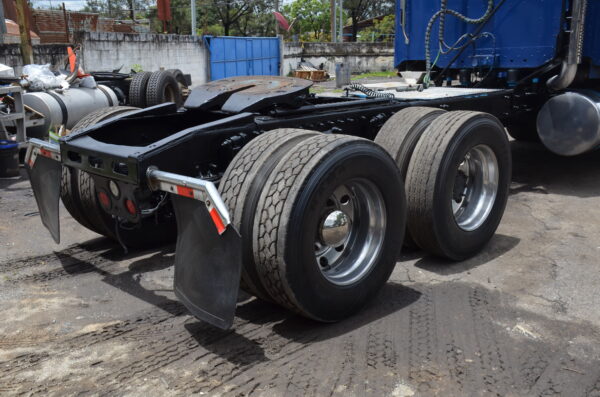 Freightliner Columbia 120 - Image 17