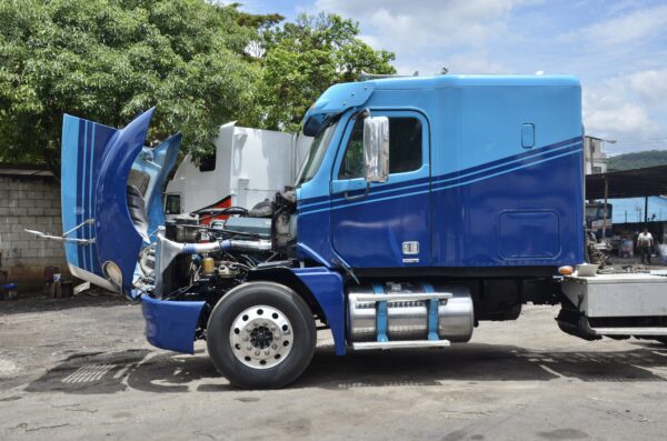 Freightliner Columbia 120 - Image 4