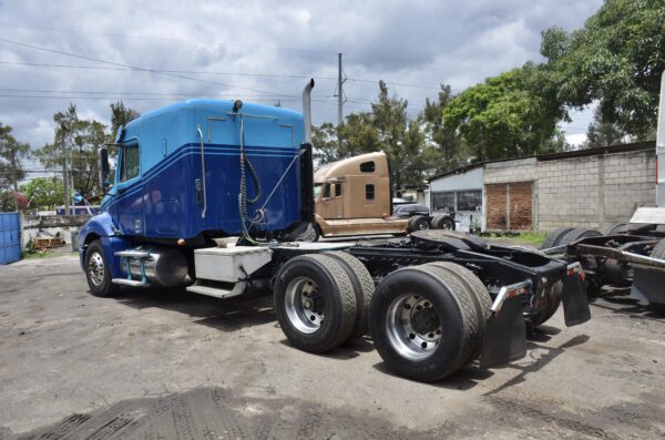 Freightliner Columbia 120 - Image 14