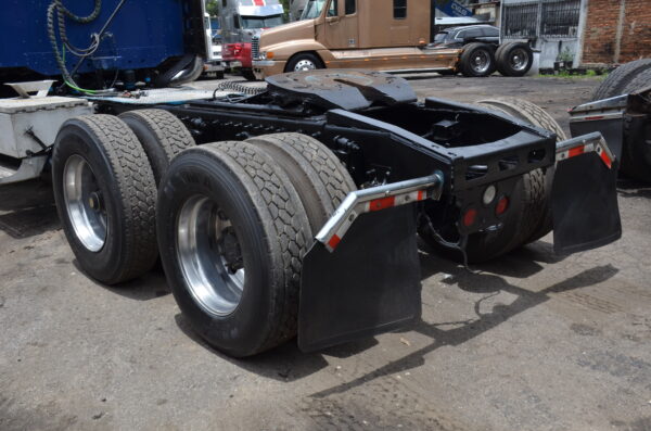 Freightliner Columbia 120 - Image 15