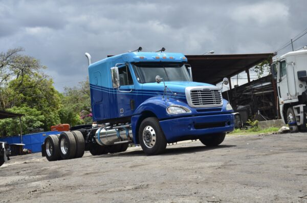 Freightliner Columbia 120 - Image 20