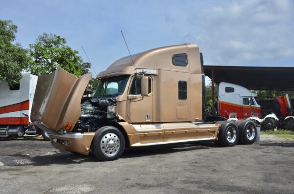 Freightliner Century Class ST - Image 7