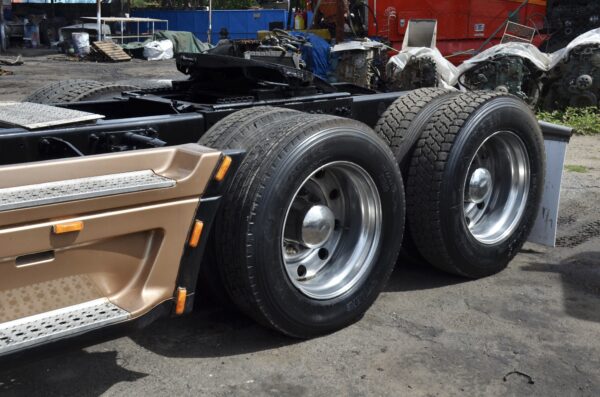 Freightliner Century Class ST - Image 16