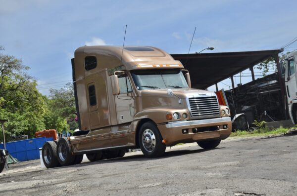 Freightliner Century Class ST - Image 2