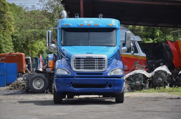 Freightliner Columbia 120 - Image 13