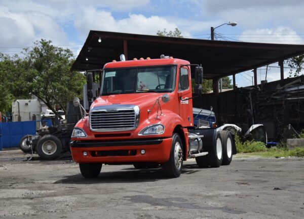 Freightliner Columbia 120 - Image 21
