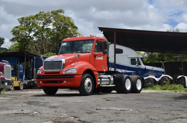Freightliner Columbia 120 - Image 17