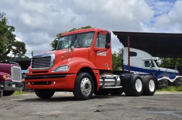 Freightliner Columbia 120 - Image 20