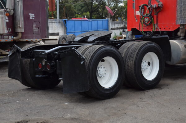Freightliner Columbia 120 - Image 11