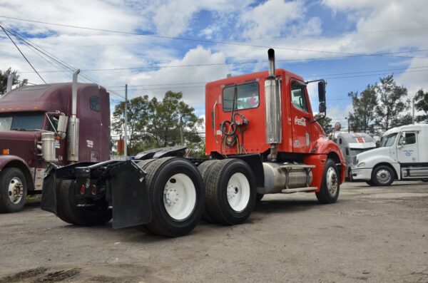 Freightliner Columbia 120 - Image 10