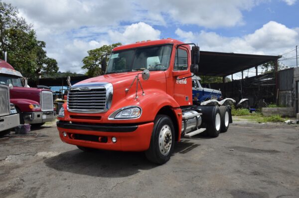Freightliner Columbia 120 - Image 16