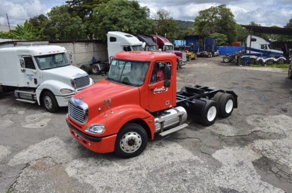 Freightliner Columbia 120 - Image 18