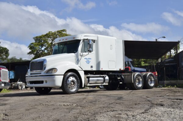 Freightliner Columbia 120 - Image 19