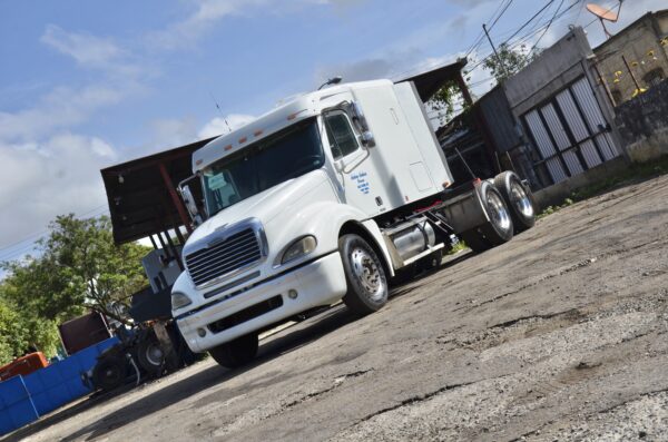Freightliner Columbia 120 - Image 2