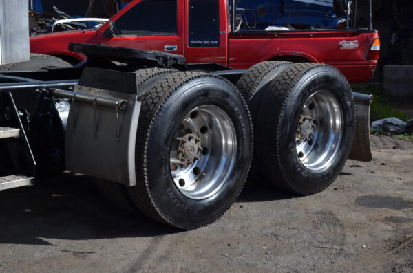 Freightliner Columbia 120 - Image 15