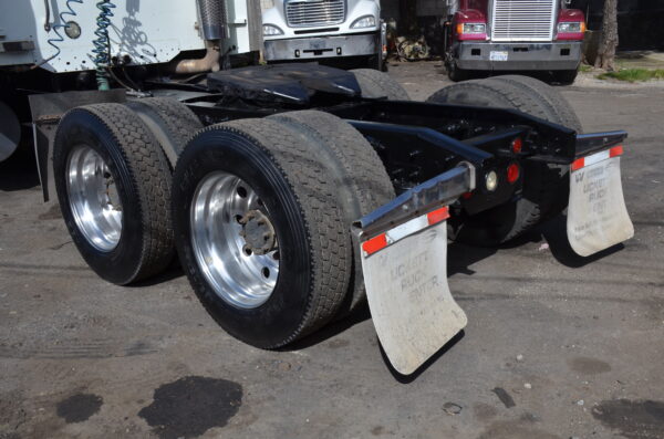 Freightliner Columbia 120 - Image 14