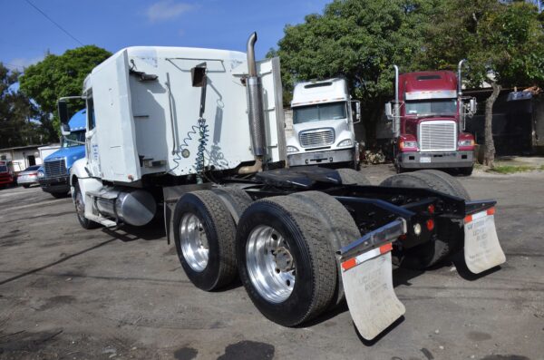 Freightliner Columbia 120 - Image 13