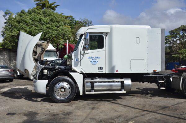 Freightliner Columbia 120 - Image 4