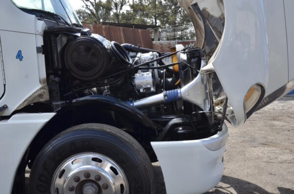Freightliner Columbia 120 - Image 6