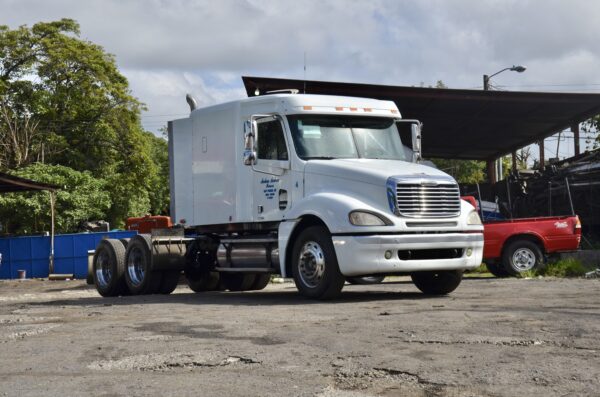 Freightliner Columbia 120 - Image 18