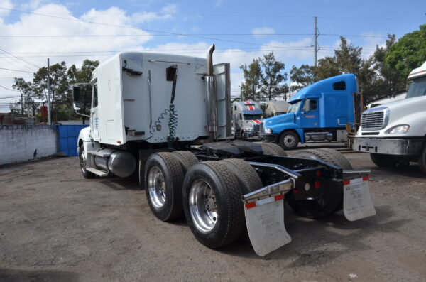Freightliner Columbia 120 - Image 17